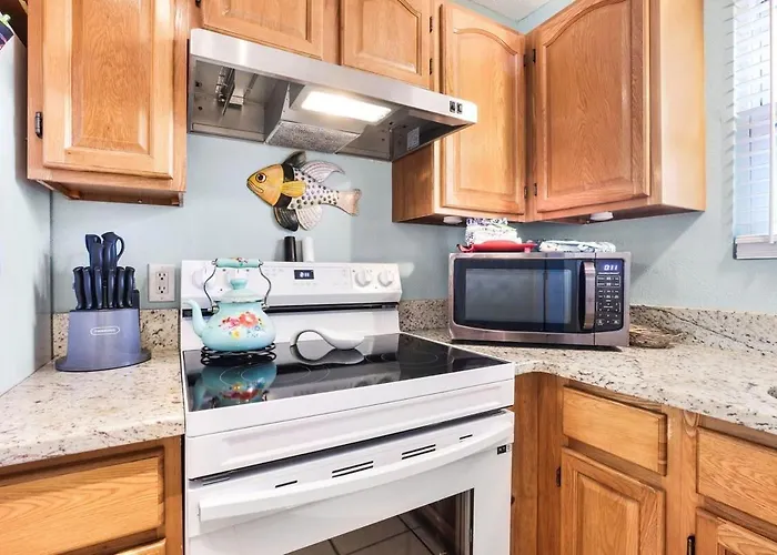 Sunrise Village 215- 2br 1ba Gulf Front Sleep 6 *