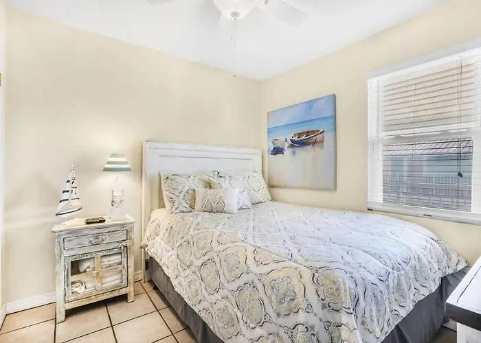 Sunrise Village 215- 2br 1ba Gulf Front Sleep 6 Holiday home *
